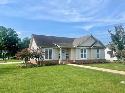 301 Lincoln Ave
