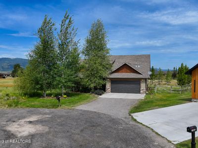 1118 River Cir