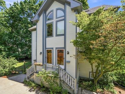 42 Lewis Ave #42