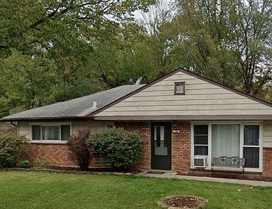 126 Shabbona Dr