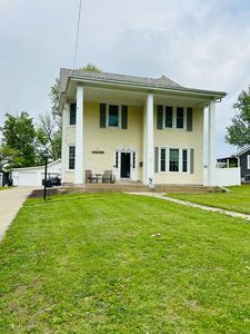 Property at 812 E Washington St, Pittsfield, IL