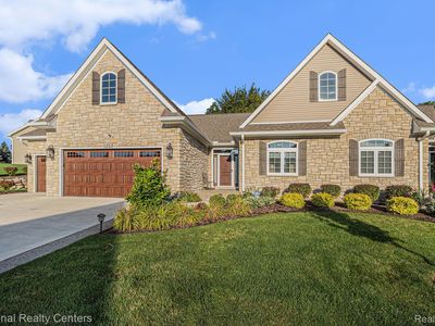 60 Fox Hollow Dr