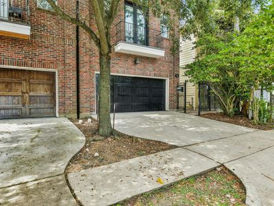 652 E 6th 1/2 St