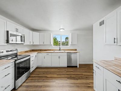 2709 E Norton Vis