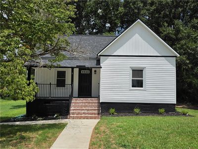 8 W 1st St