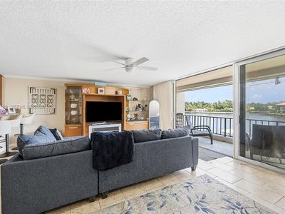 801 Palm Trl APT 10