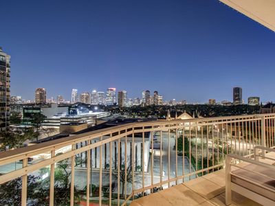 5050 Woodway Dr APT 8N