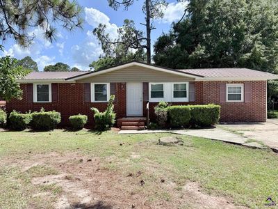 Property at 1010 E Church St, Fort Valley, GA