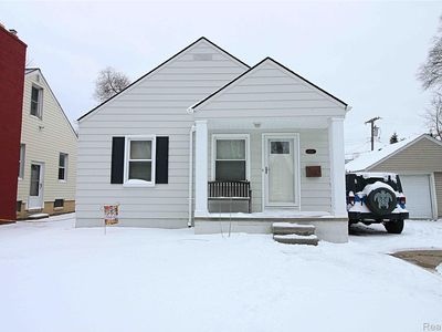 Property at 2223 Ridgemont Rd, Grosse Pointe Woods, MI