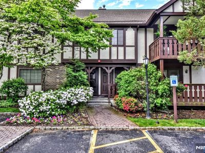 Property at 1804 Faulkner Ct, Mahwah, NJ
