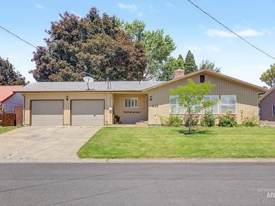 823 Grelle Dr