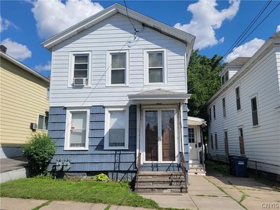 606 E Division St