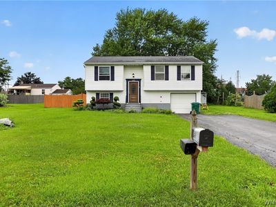 Property at 6593 Parkwood Dr, Lockport, NY