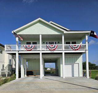 Property at 1525 S Live Oak St, Rockport, TX