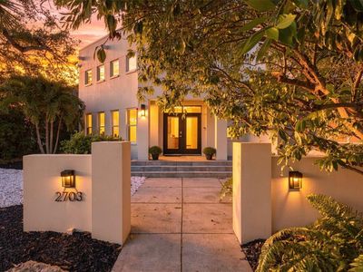 2703 W PRICE AVENUE