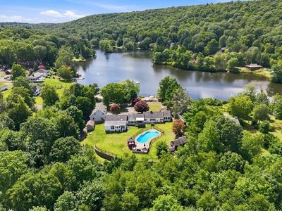 102 Lakeside Dr