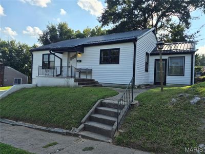 615 N Hawkins Ave
