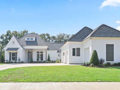 111 Leaning Oak Dr