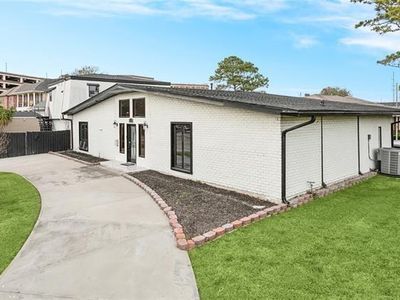 4200 Lake Villa Dr