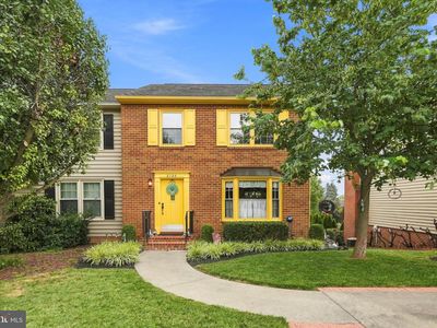 2104 Stoneleigh Dr