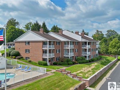 18 W Terrace Ave