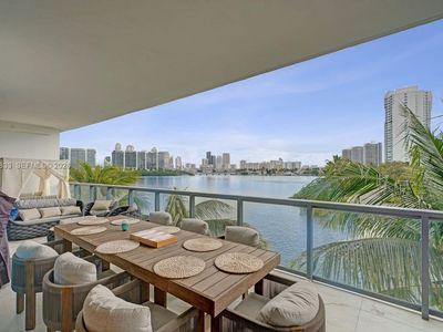 3300 NE 188th St APT 210