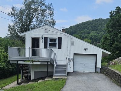 Property at 25 Ivy Pl, Vernon, NJ