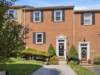 6 Carriage Walk Ct