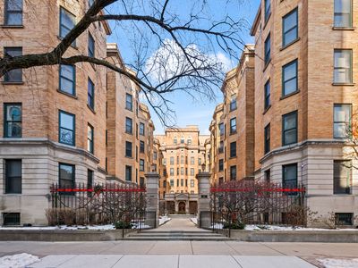 550 W Surf St APT 215