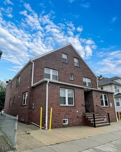 47 Campbell Ave #1L