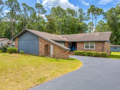 1102 Douglas Dr