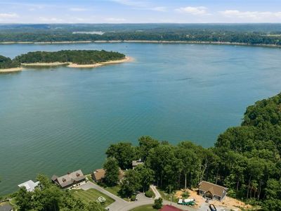 93 Lakeview Dr