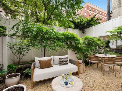 517 W 46th St APT 101