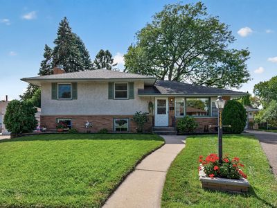 2220 Cardinal Pl