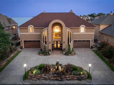 195 Sarasota Cir S