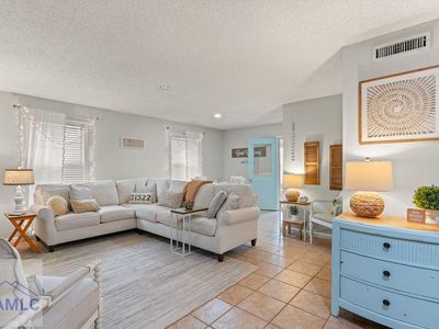 302 E Island Square Dr