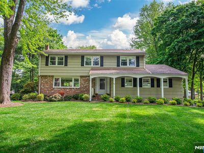 Property at 102 Robertson Dr, Wyckoff, NJ