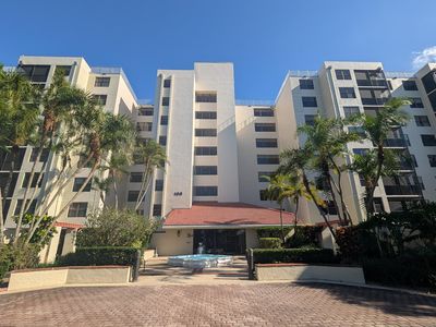 105 Lake Emerald Drive #810