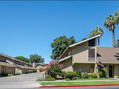 608 College St APT 8