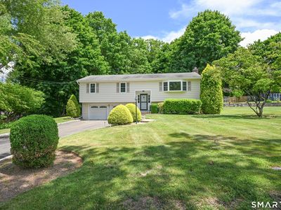 9 Crestwood Drive