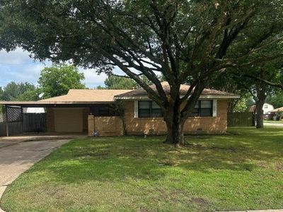 221 Leighton Dr