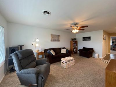 Property at 713 Spruce Dr, Independence, IA