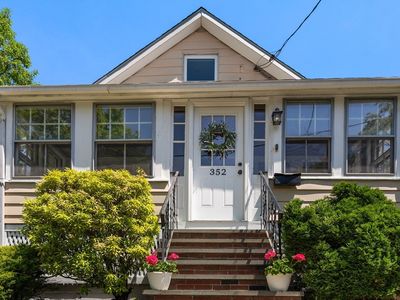 352 Whiting Ave