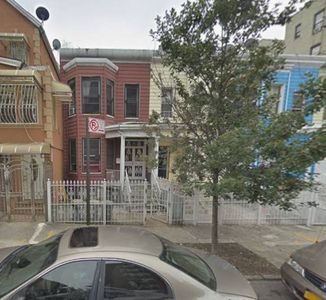 212 E 179th St