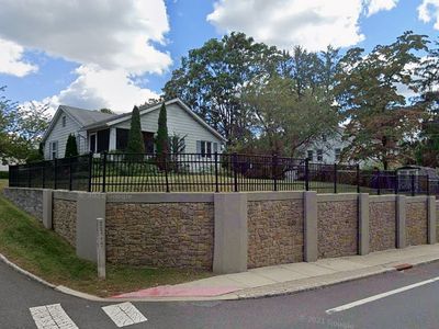 92 Mount Airy Rd