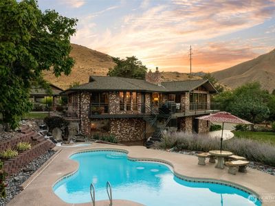 1701 Skyline Drive