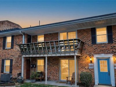 1010 Barclay Sq