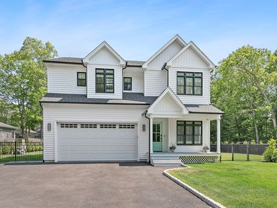 55 Squires Ave