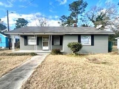 Property at 850 Hampton St, Elloree, SC