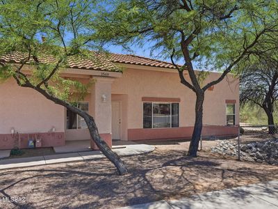 1569 N Paseo La Tinaja